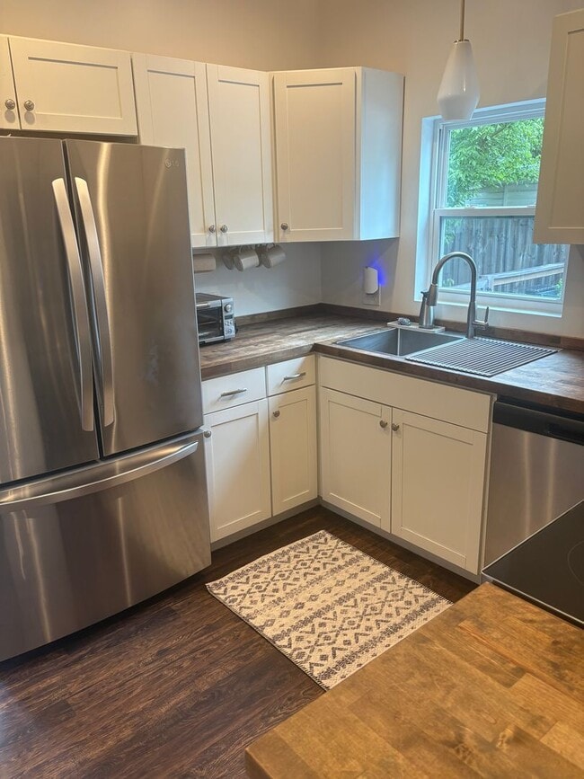 Building Photo - Partially Furnished Rental Walking Distance to Downtown Black Mountain!