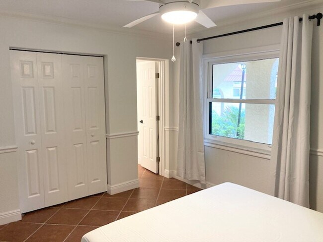 Building Photo - Casa Rio Waterfront Condominium