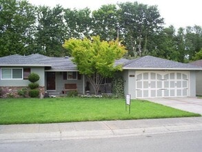 Building Photo - Classic 3/2 Home in Gorgeous South Land Park-1161 34th Ave