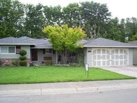 Building Photo - Classic 3/2 Home in Gorgeous South Land Park-1161 34th Ave
