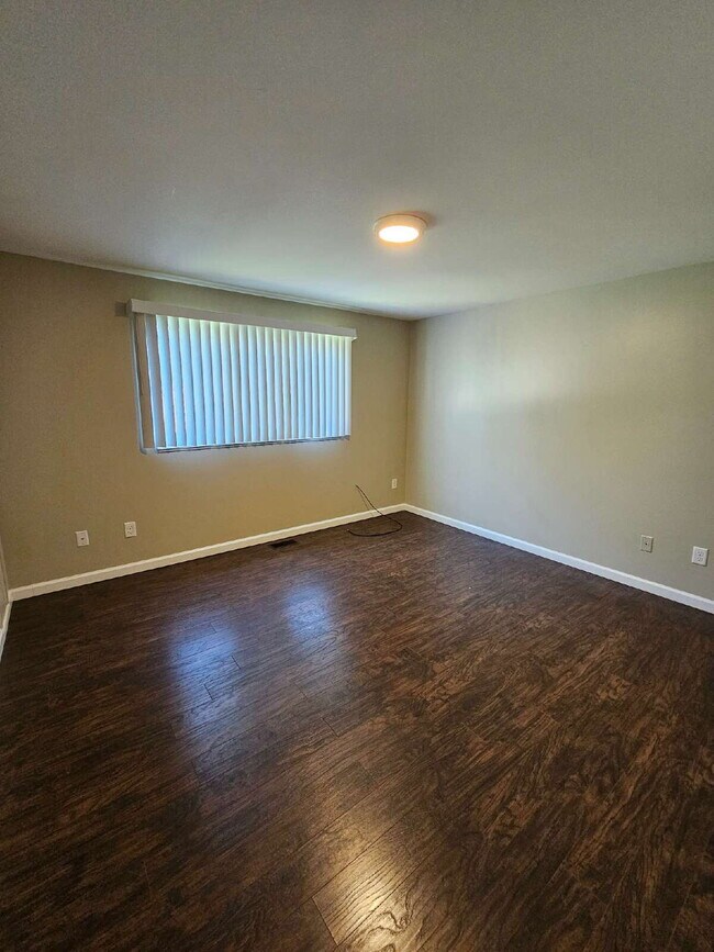 Building Photo - Clean 3-Bedroom Tri-Level, 1.5 Bath with Updated Kitchen, Great Room, Fireplace & Private Backyar...