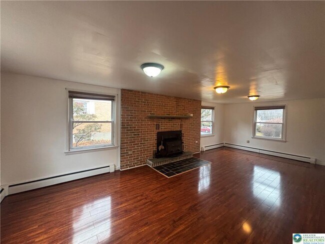 Building Photo - 257 E 2nd St