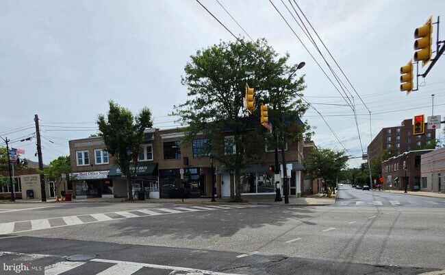 Building Photo - 8 N York Rd