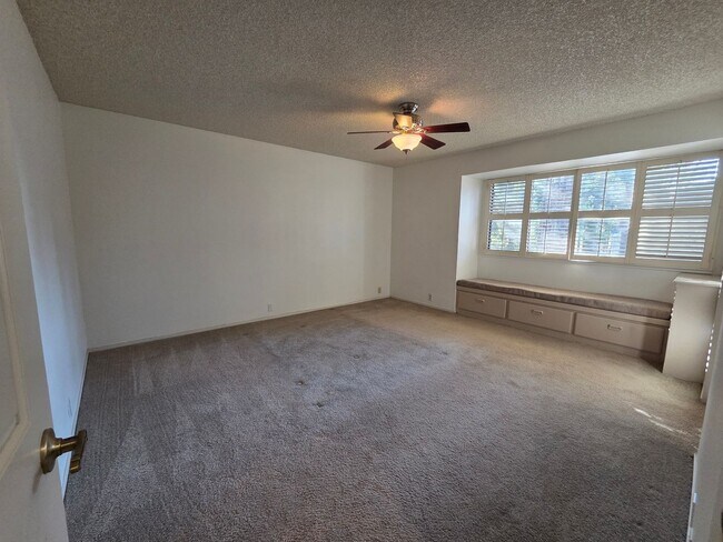 Building Photo - Hurley Place Condo