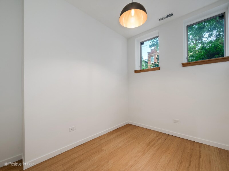Building Photo - 842 N Wolcott Ave