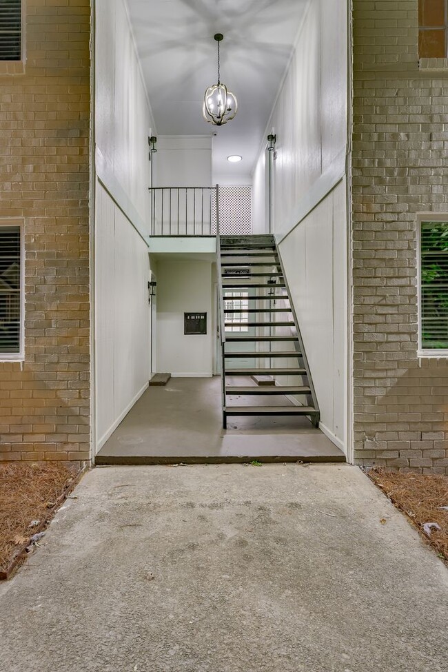 Building Photo - Charming 1-bedroom, 1-bath apartment locat...