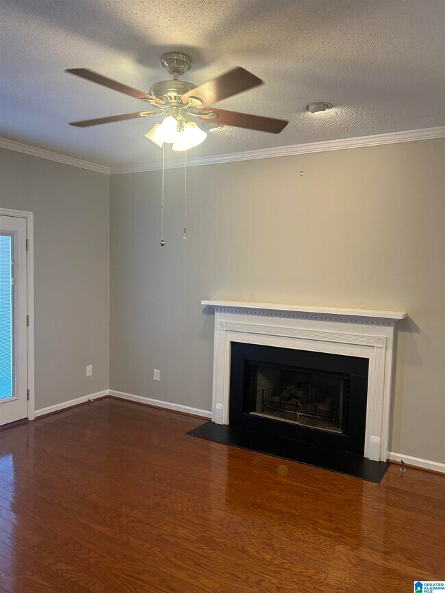 Building Photo - 2212 Ascot Ln