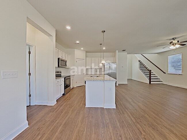 Building Photo - 214 Lake Vista Dr