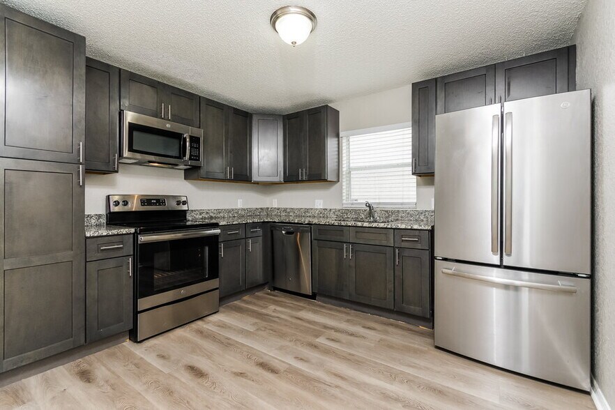 Building Photo - 2207 Santa Lucia St