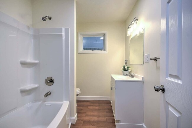 Building Photo - Renovated 3–4 Bedroom Home for Rent | 2,700+ Sq Ft | Bristol TN