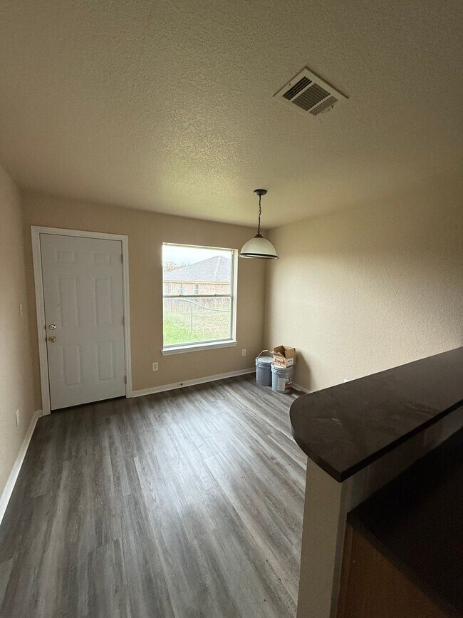 Building Photo - 212 Janelle Dr