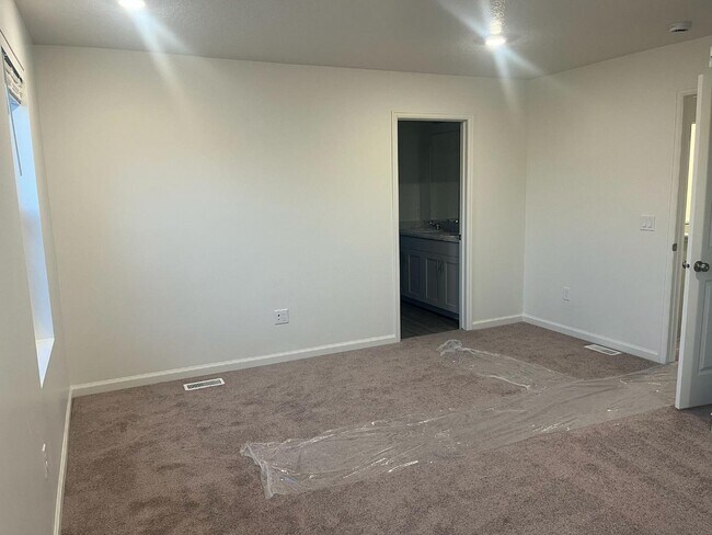 Building Photo - 341 N Colonnade Rd