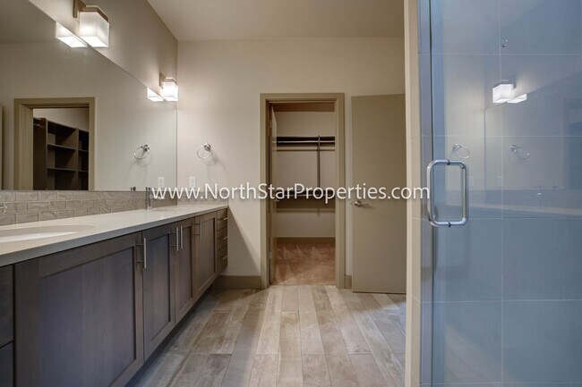 Building Photo - Town home located in west side Bend