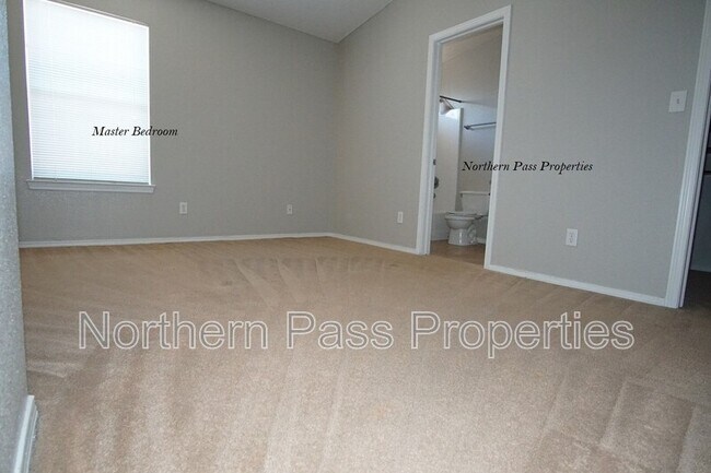 Building Photo - 807 Jaime St