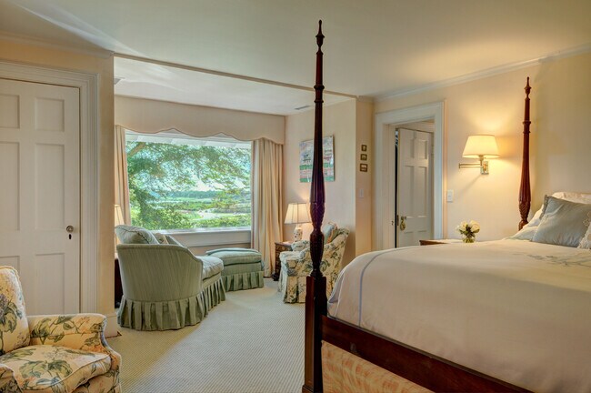 Building Photo - 18 Further Ln