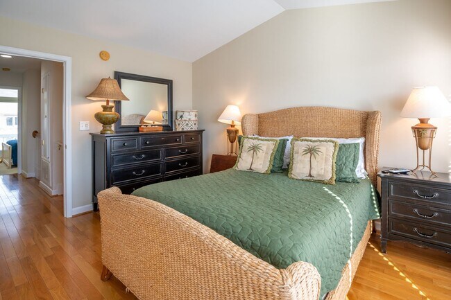 Building Photo - TIME TO SECURE A FURNISHED PROPERTY FOR THE FALL OF '26-SPRING OF '27