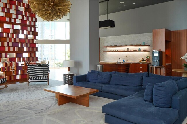 Building Photo - 1300 Brickell Bay Dr