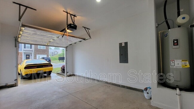 Building Photo - 31 Moorlyn Ln