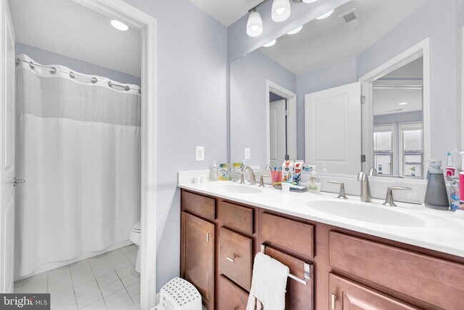 Building Photo - 42530 Oxford Forest Cir