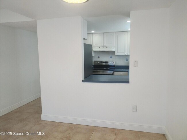 Building Photo - 7101 Ridgewood Ave