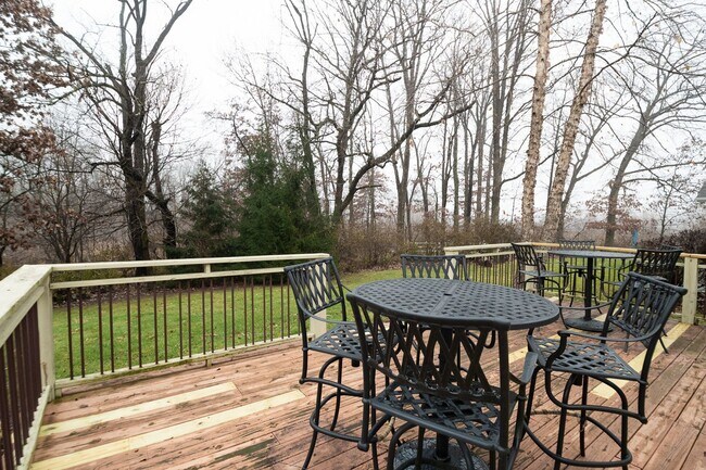 Building Photo - 4 bed 3 bath home in Valparaiso
