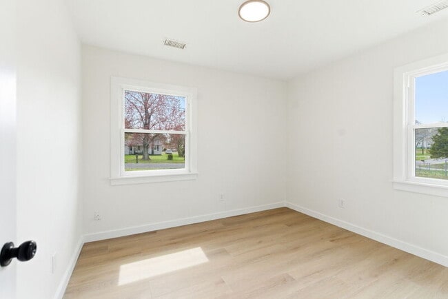 Building Photo - 159 Hazel Dr