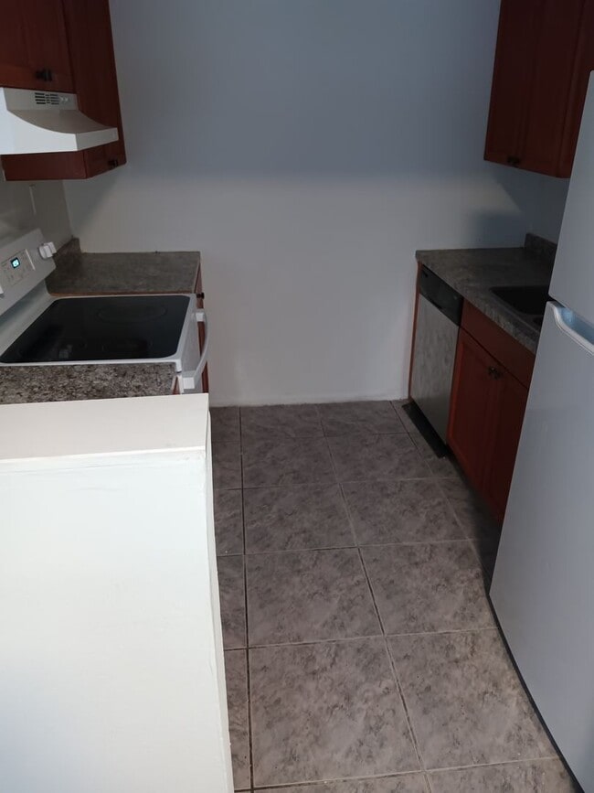 Building Photo - 1424 Holden Ave