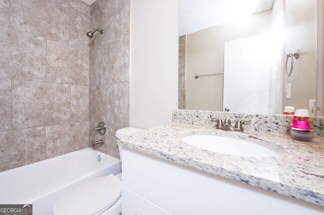 Building Photo - 5722 Phillips Dr