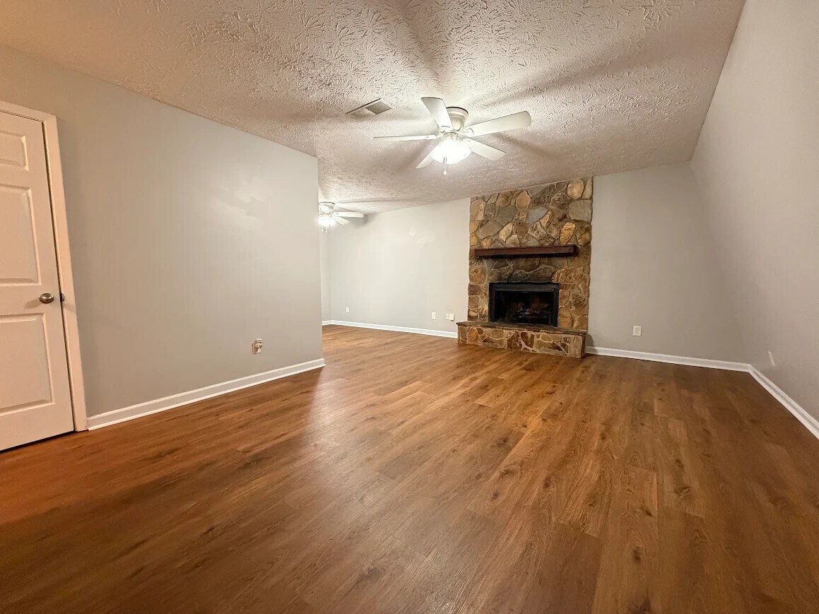 Building Photo - 207 Rustwood Dr