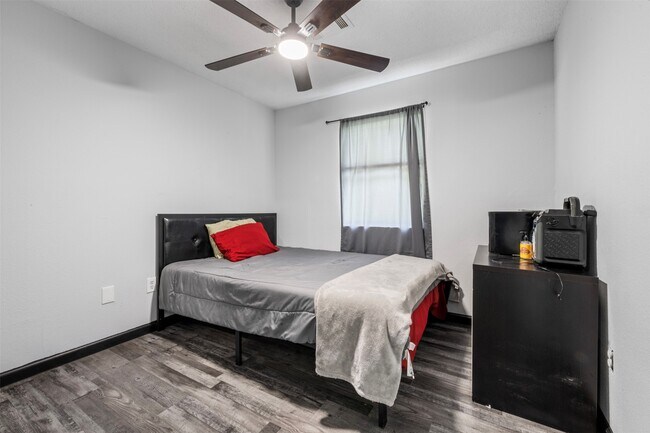 Building Photo - 541 Trails End Dr