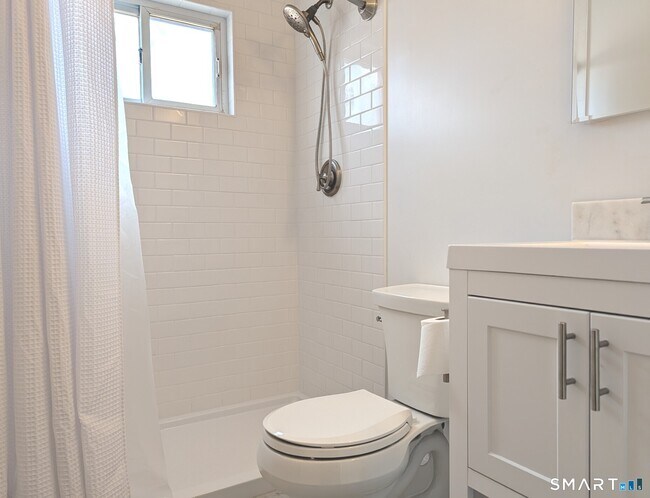 Building Photo - 18 Prospect St