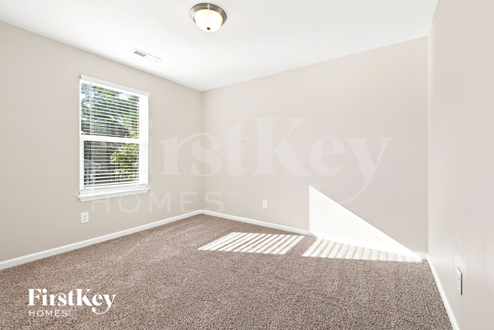 Building Photo - 2602 Meadow Knoll Dr