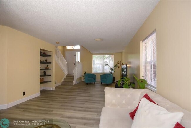 Building Photo - 10691 NW 12th Dr