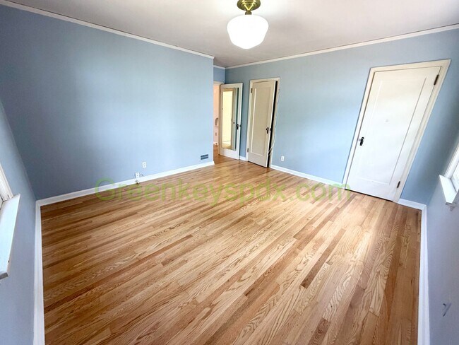 Building Photo - Lovely 3-Bedroom, 2-Bathroom House with Detached Garage in North Portland
