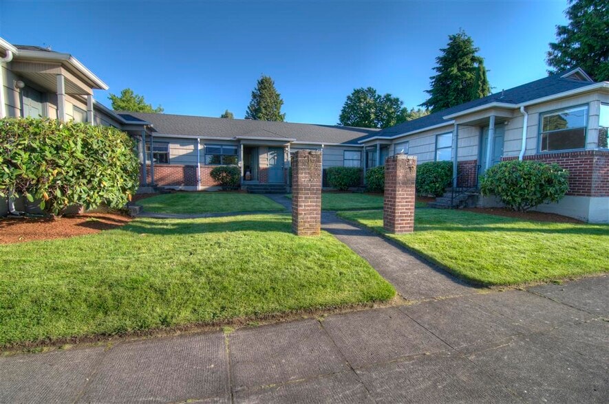 Courtyard - 7222 East Burnside
