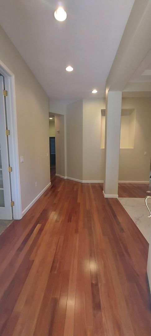 Building Photo - Gated: Single Story Heritage Oaks 3 Bedroom Plus Office/Den 3 Car Garage with lots of built in fo...