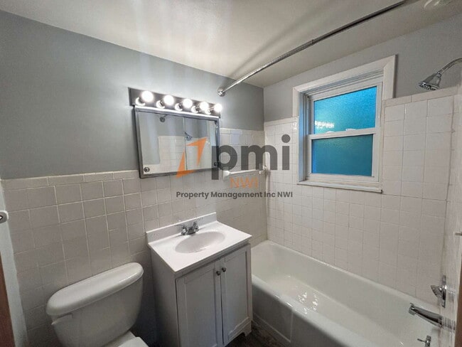 Building Photo - Modern 1 Bedroom Apartment in the Heart of...