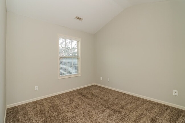 Building Photo - 7 Nash Ln