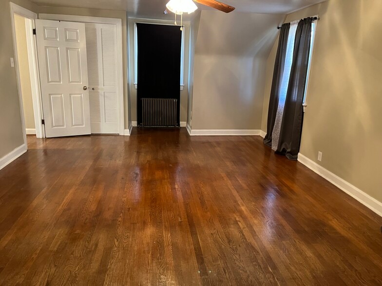Master Bedroom - 34 Shadyside Dr