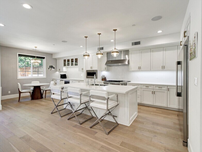 Building Photo - 10593 Kinnard Ave