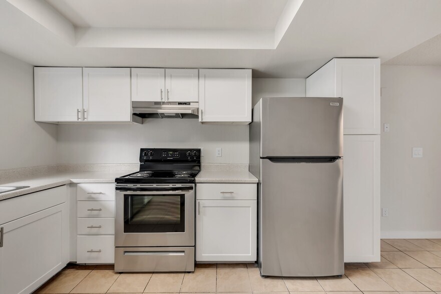 Interior Photo - Avon Park