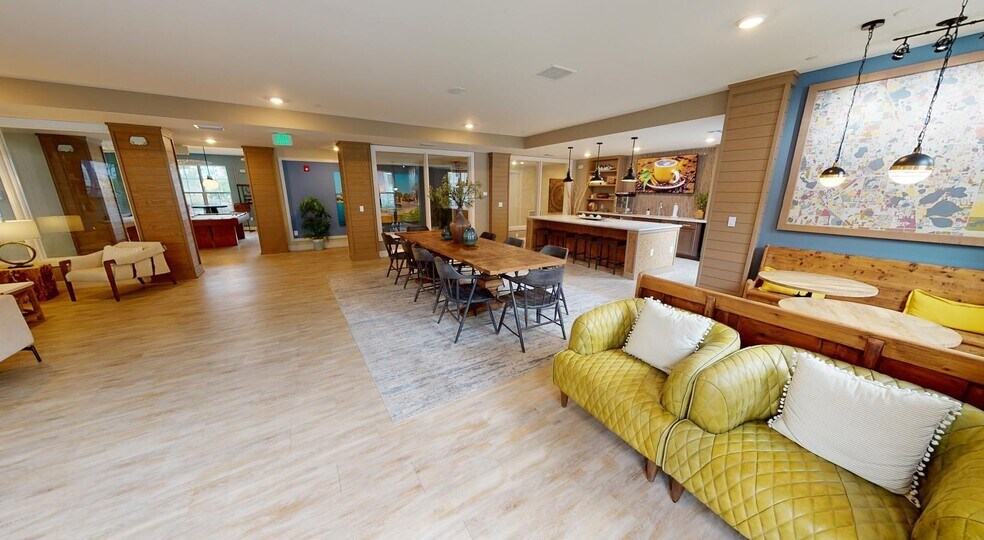 Building Photo - 5885 Lakehurst Dr