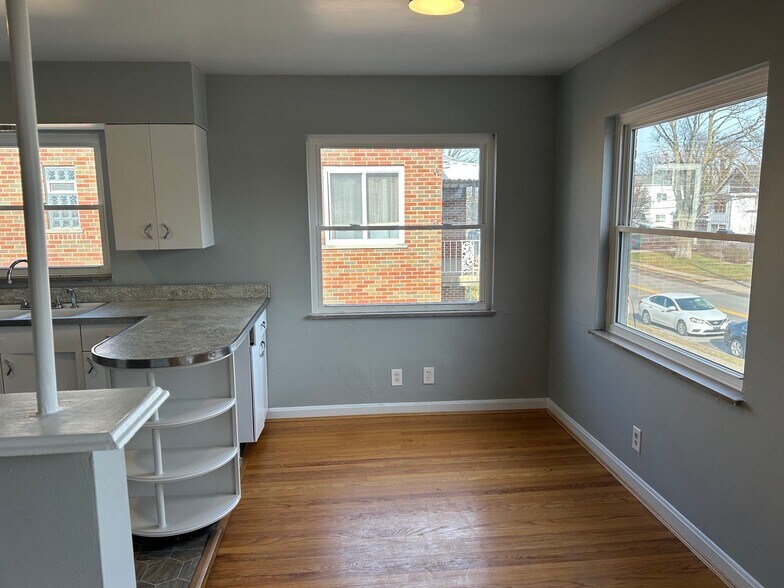 Building Photo - 835 S Fort Thomas Ave