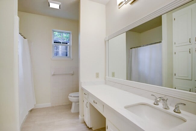 Building Photo - 1108 Nantucket Dr