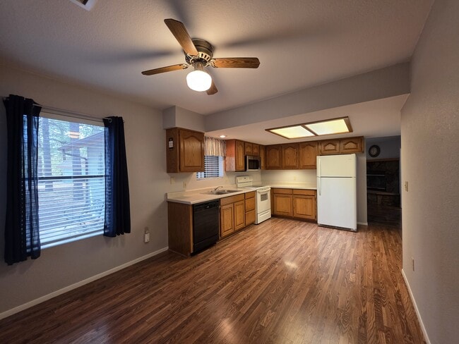 Building Photo - 5240 S 28th Pl