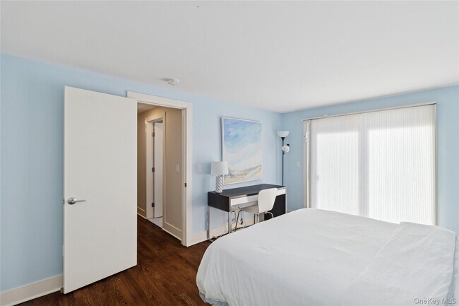 Building Photo - 6 Sunset Rd