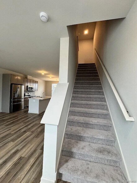 Building Photo - 2151 Park Dr