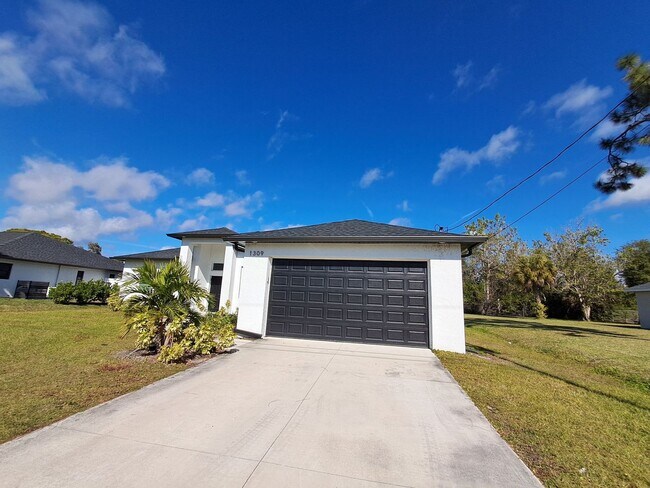 Building Photo - 1309 NW 4th St