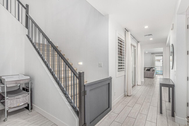 Building Photo - 9560 E Spiral Ave