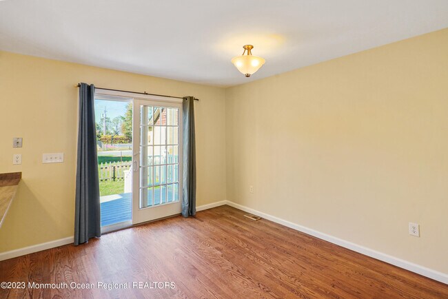 Building Photo - 111 Main St